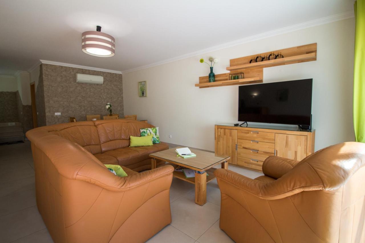 Cliff-Top Townhouse With Stunning Ocean Views 카르보에이루 외부 사진